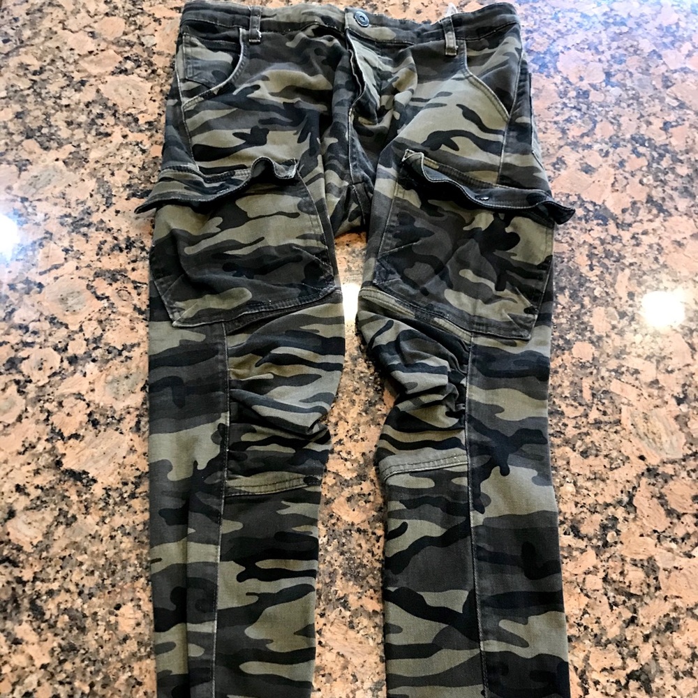 camo green skinny pants size 30 mens.
